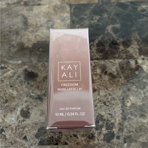 Kayali Eau de Parfum Freedom Musk Latte 41 Mini Spray 10ml Bodycare Skin New